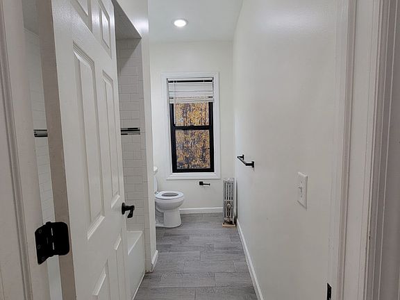 4th image of 231 6th Ave W Floor 2