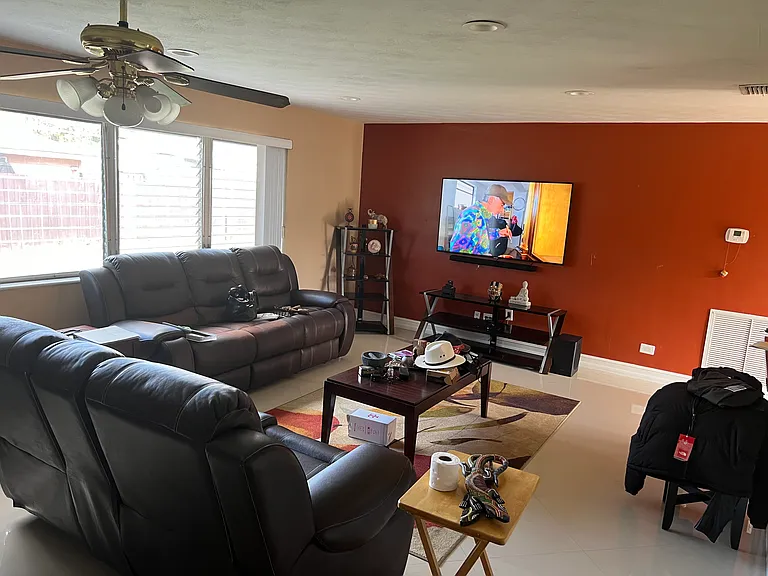 6621 SW 5th St — Photo 2