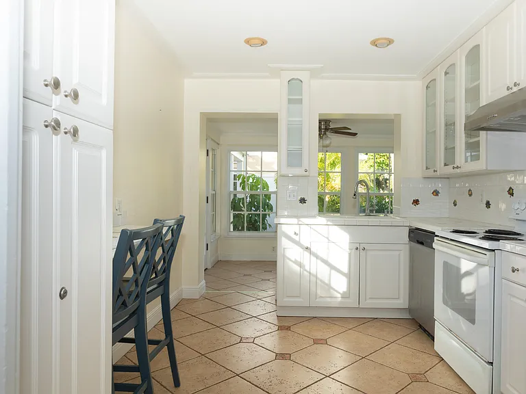 245 Cortez Rd — Photo 13