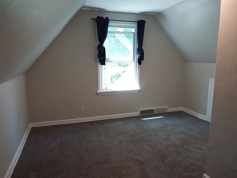 484 G St — Photo 13