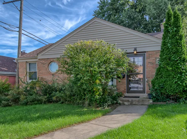 5145 Mulford St, Skokie, IL 60077