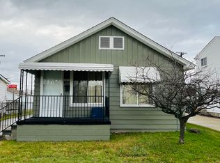 25043 Comfort St, Center Line, MI 48015