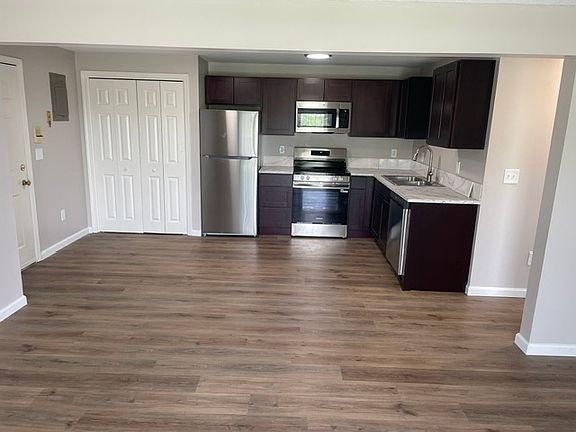 3rd image of 6824 Plaza Dr APT 9