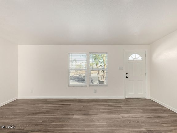 4th image of 705 W Lightstar Cir