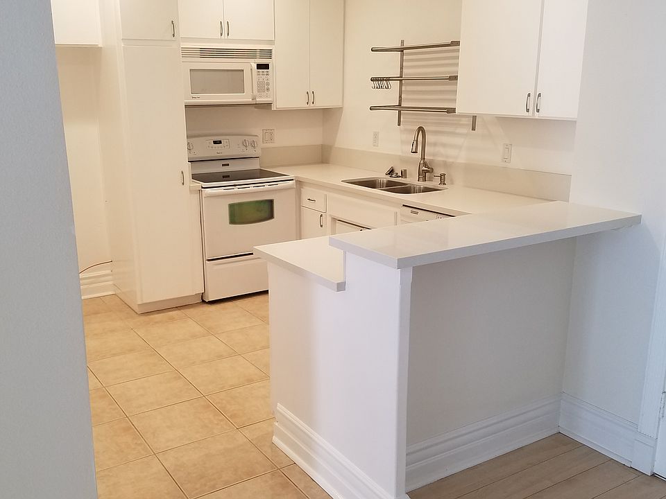 1st image of 827 2nd St APT 305