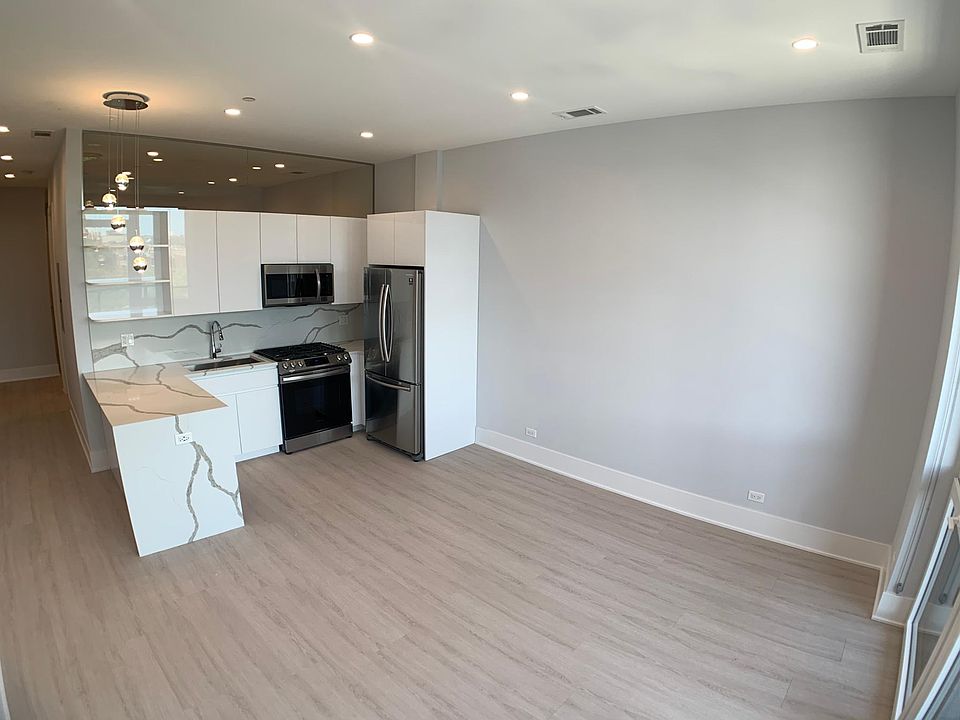 1st image of 2401 W Wabansia Ave