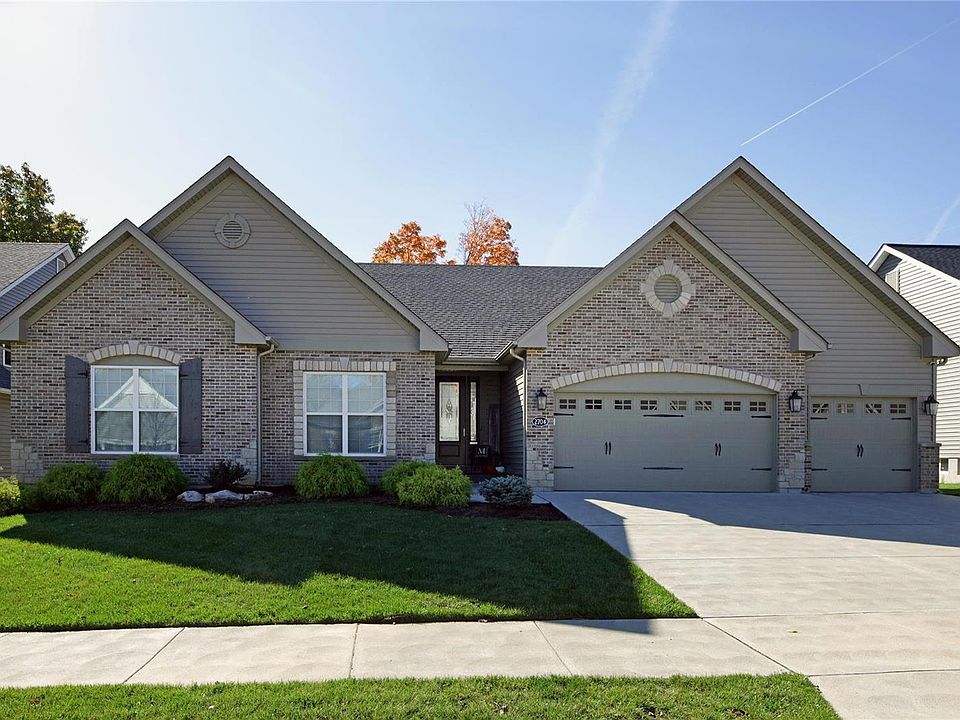2nd image of 2704 Brook Hill Ln