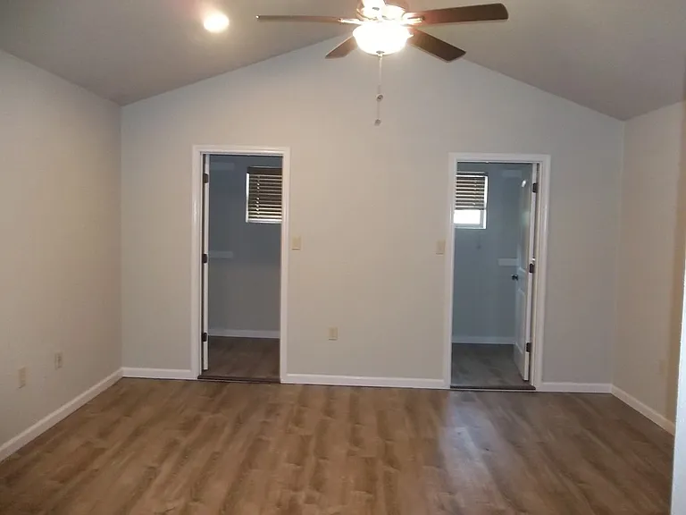 210 Loma Vista Dr S — Photo 10