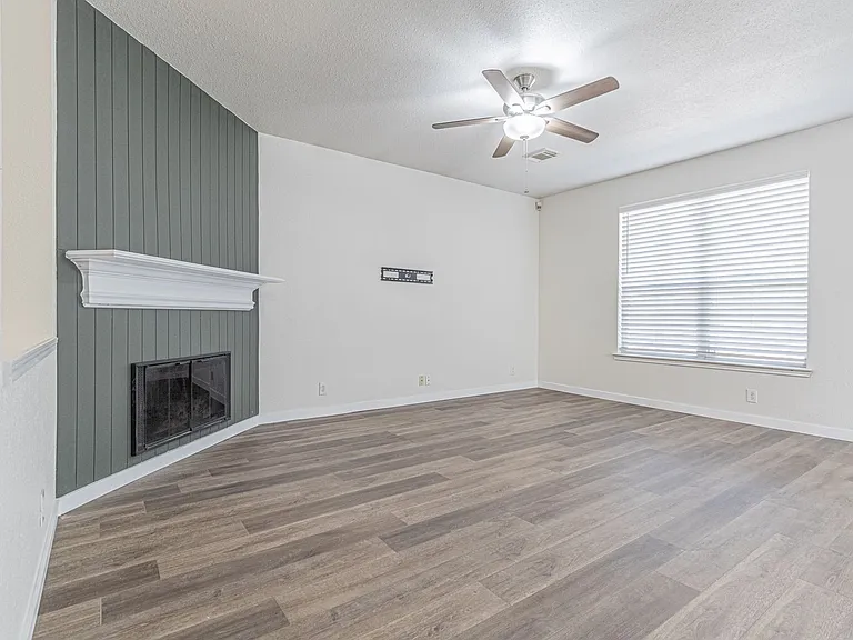 213 Tapwood Ln — Photo 37