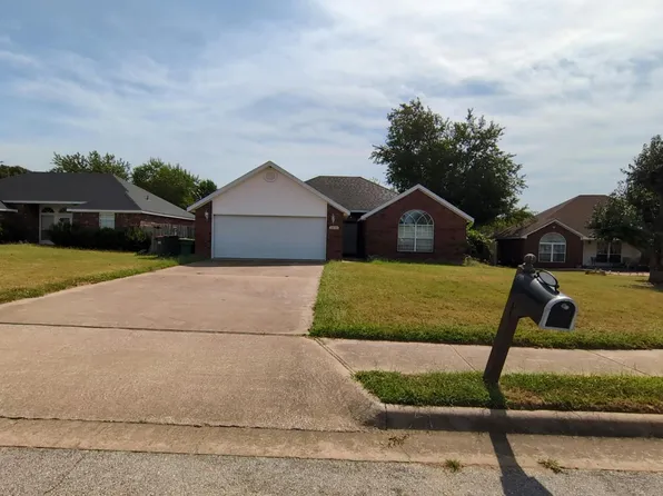 2693 Appleglen St, Springdale, AR 72764