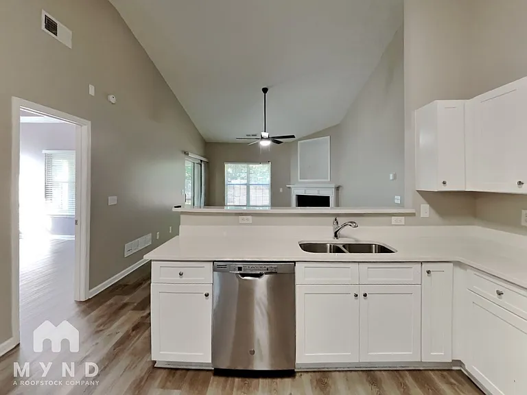 8315 Somerset Way — Photo 9