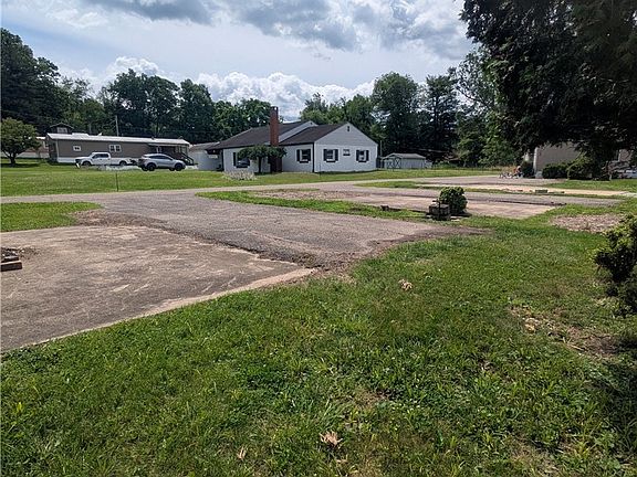 3rd image of 860 Grove Rd