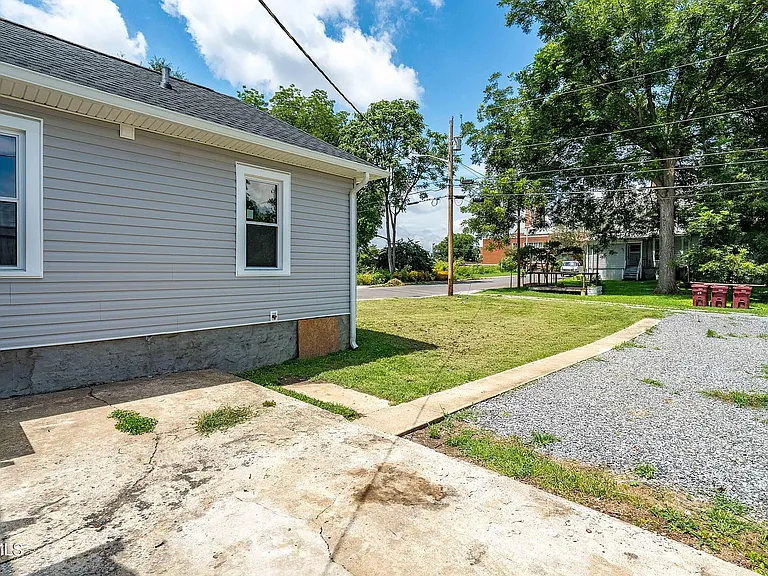 1007 Spring St — Photo 29