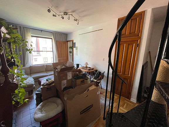 3rd image of 143 W 80th St #4R
