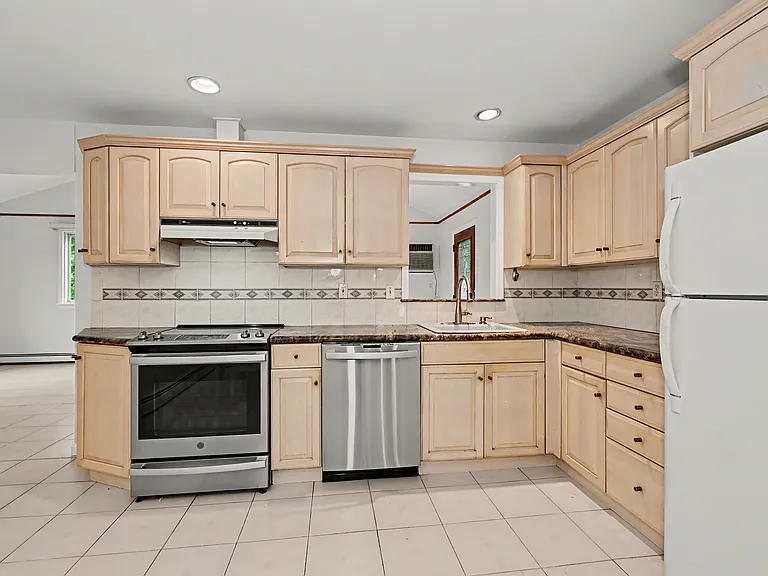 568 Manville Rd #UL — Photo 8