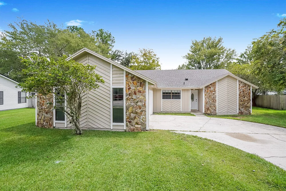 3 bed, 2.0 bath, 1594 sqft, $2,660 — Photo 1