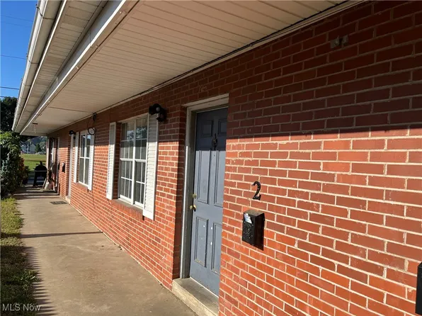 1137 Stadium Dr, Parkersburg, WV 26101