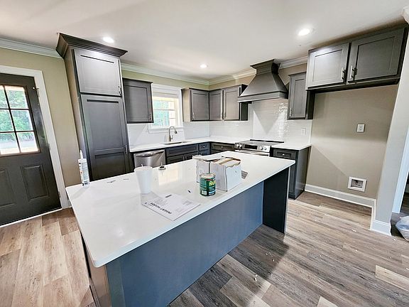 5th image of 184 Hollister Dr