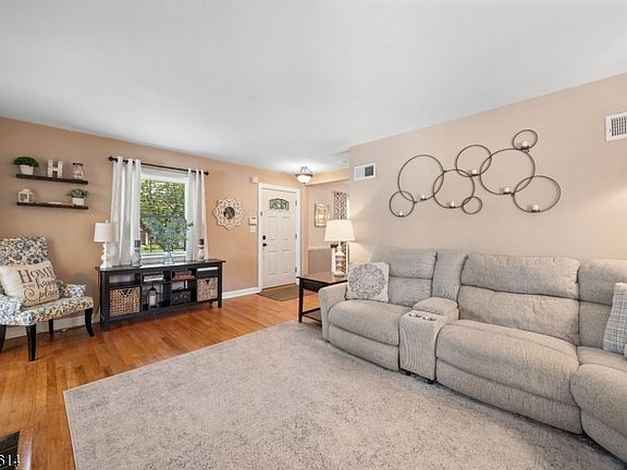 5th image of 36 Burlington Rd