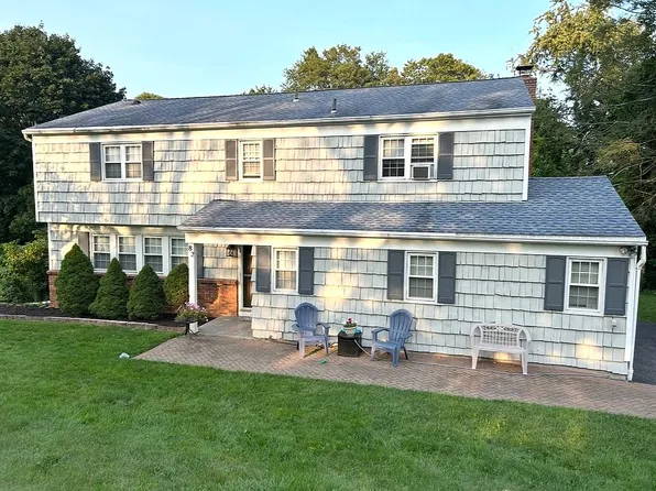 82 Bloomer Rd, Mahopac, NY 10541