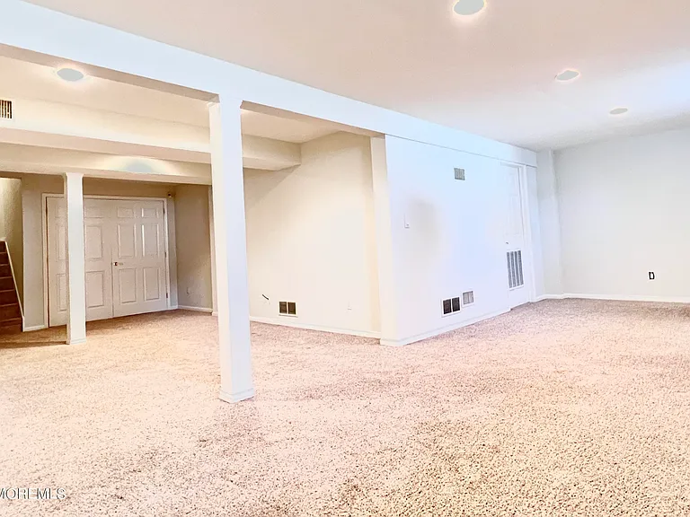 35 Woodpecker Way — Photo 28