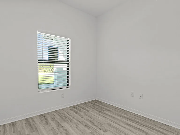 548 Knapp St — Photo 39