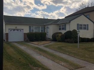 821 Rutgers Rd, Franklin Square, NY 11010