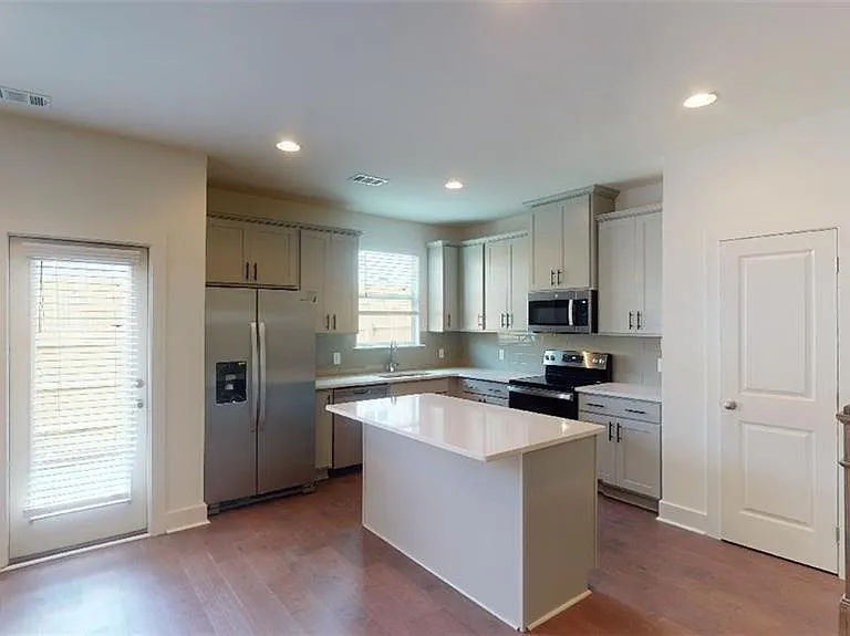 6414 Shalks Crossing Dr — Photo 2
