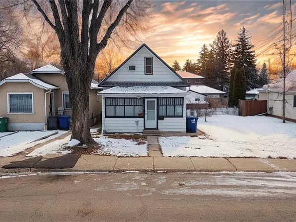 416 T AVENUE S, Saskatoon, SK S7M 3B2