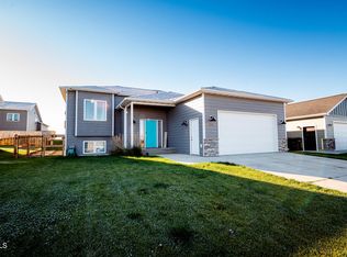 2005 Granite Rd, Watford City, ND 58854