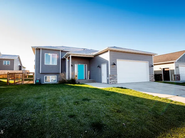 2005 Granite Rd, Watford City, ND 58854