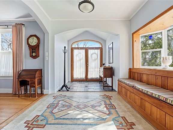 4th image of 421 E Washington Blvd