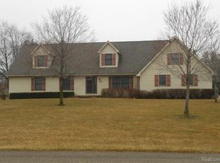 1872 E Hamlin Rd, Rochester Hills, MI 48307