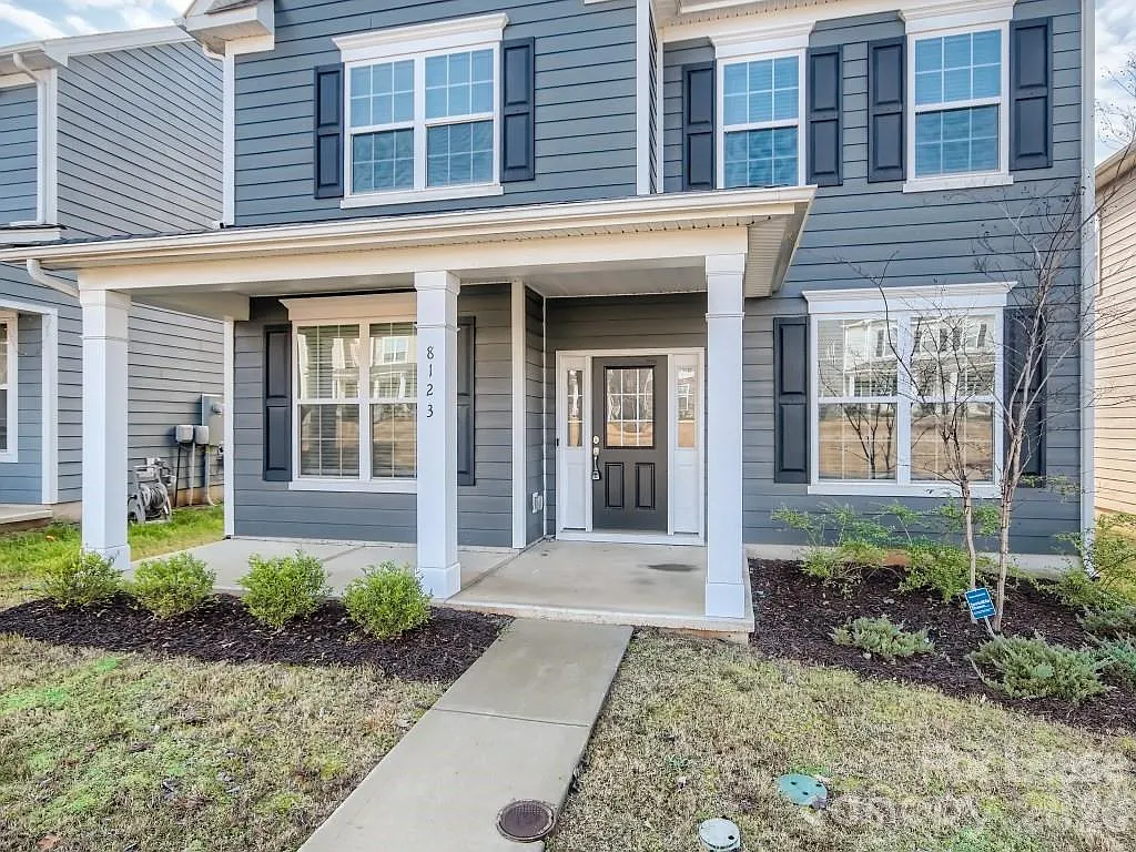 5 bed, 3.0 bath, 2622 sqft, $3,395 — Photo 3