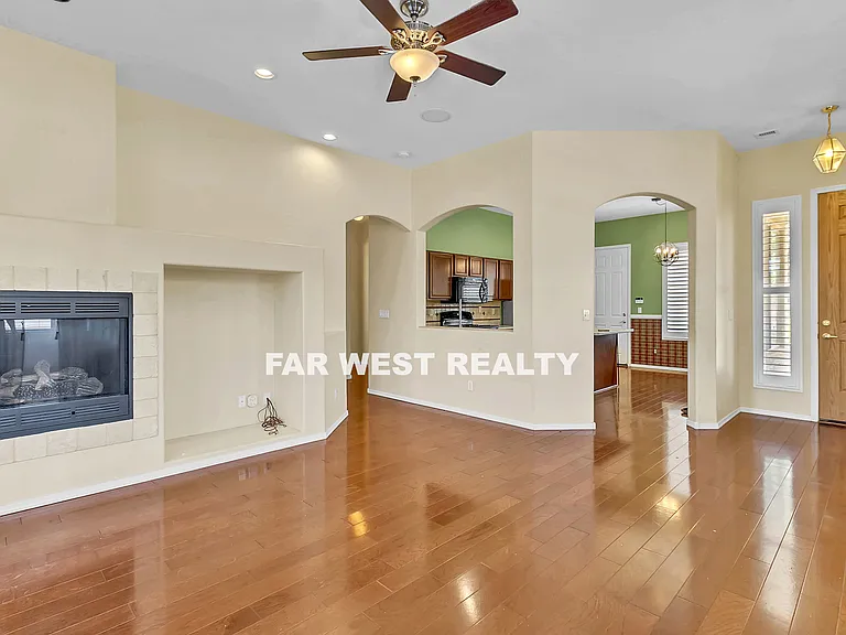 6728 E Voltaire Dr — Photo 5