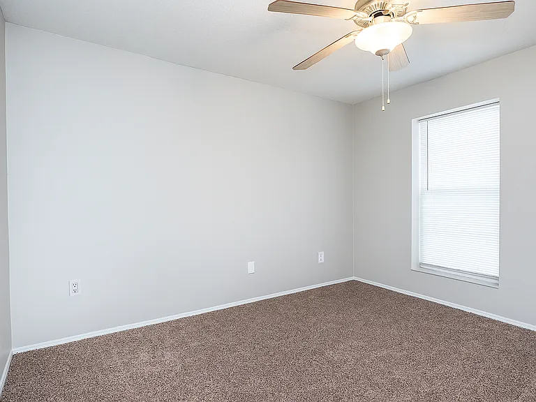 100 Regency at Clemson — Photo 12