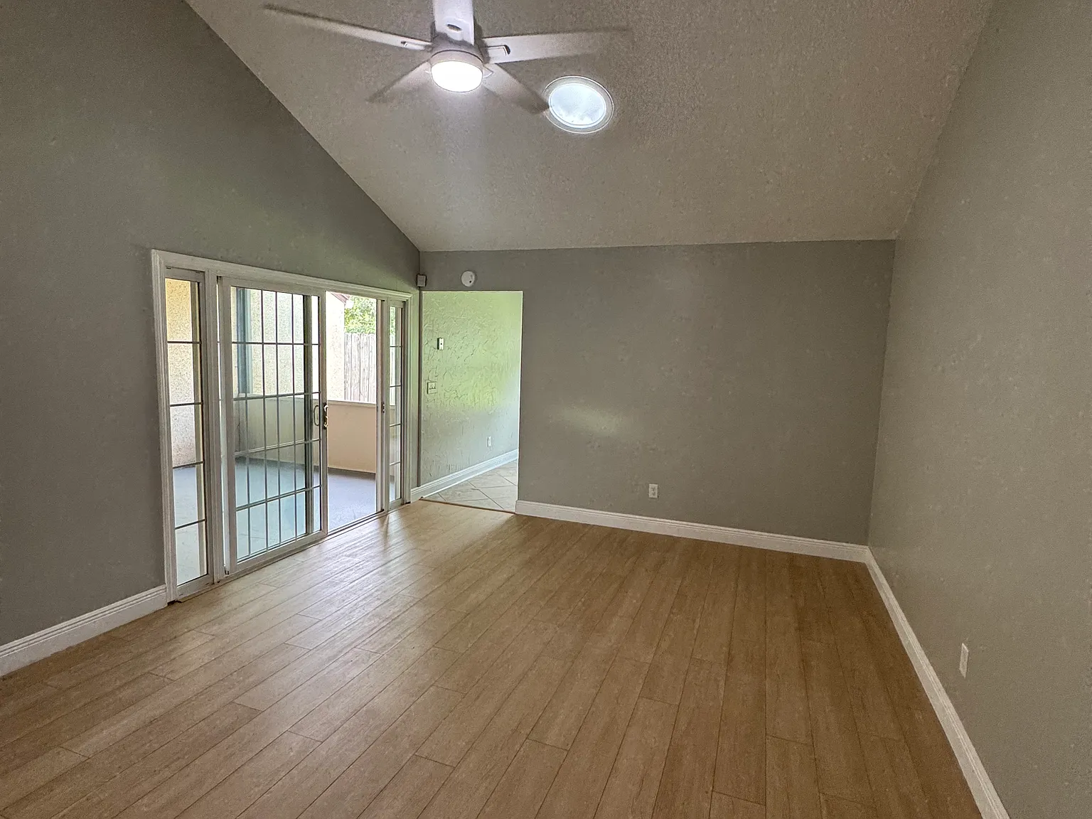 3 bed, 1068 sqft, $1,700 — Photo 2