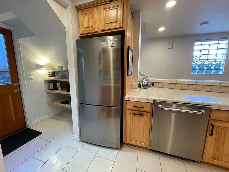 511 Ward St #4 — Photo 7