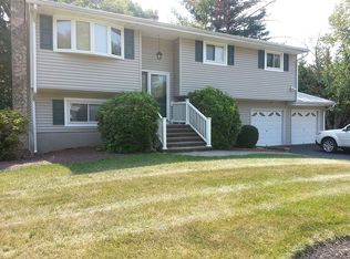 4 Lowery Ln, Flemington, NJ 08822