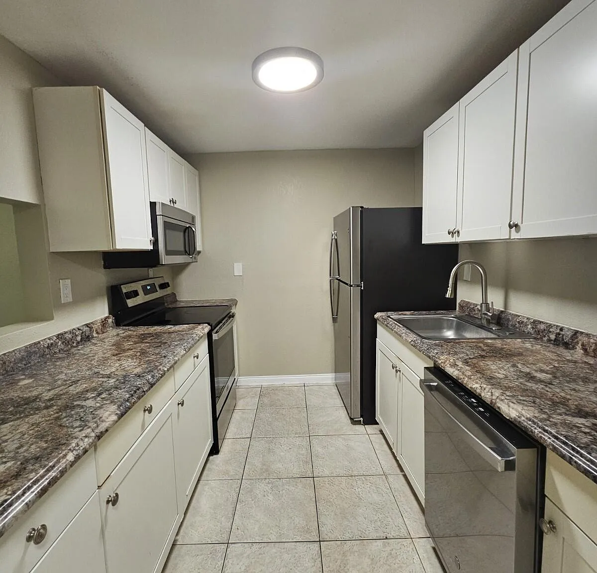 2 bed, 1.0 bath, 775 sqft, $1,600 — Photo 3