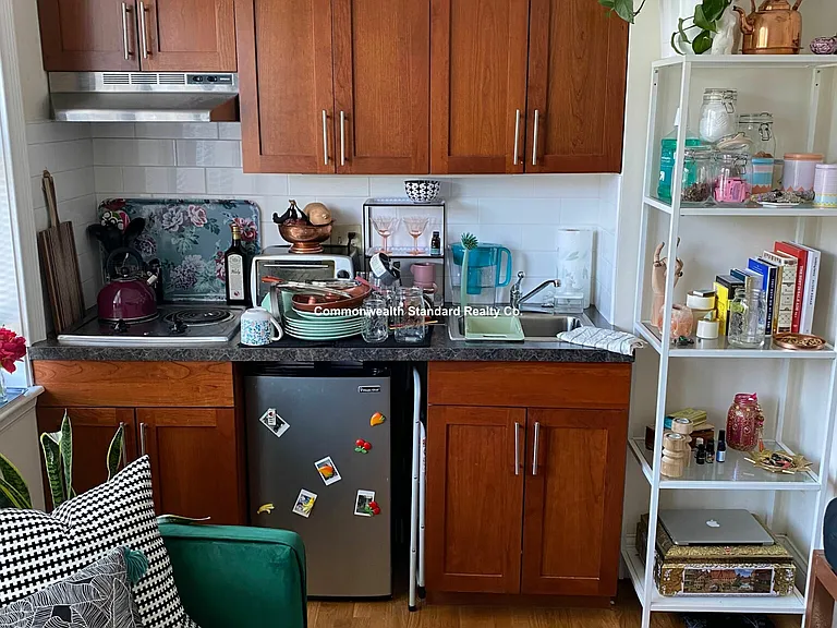 901 Beacon St #4 — Photo 4