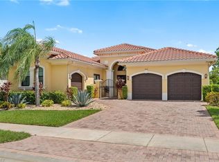 3212 Atlantic Cir, Naples, FL 34119