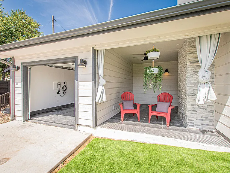 3907 Chase Cir — Photo 32