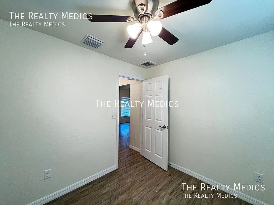 Beautiful 3 BD/2BA Home in Beautiful Ocala — Photo 4