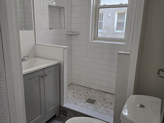 3rd image of 1185A Commonwealth Ave #2