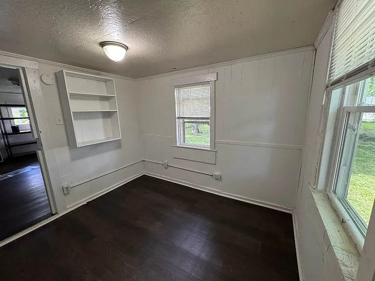 411 E 17th St — Photo 7