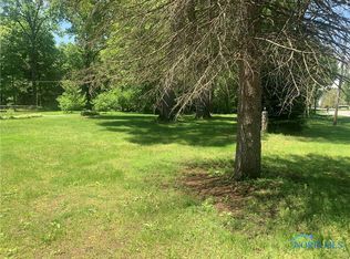 11655 Old State Line Rd, Swanton, OH 43558