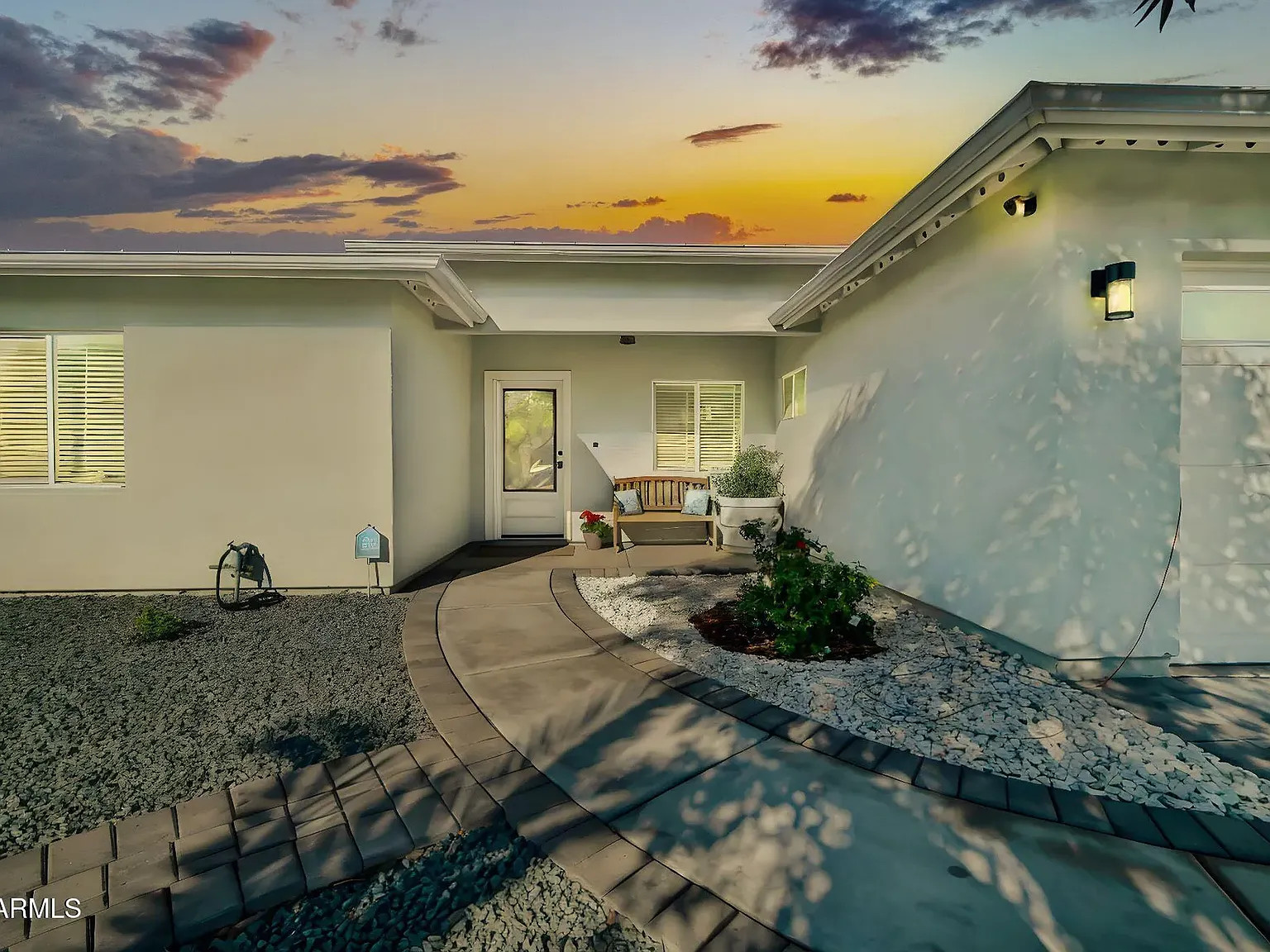 3 bed, 2016 sqft, $3,300 — Photo 3
