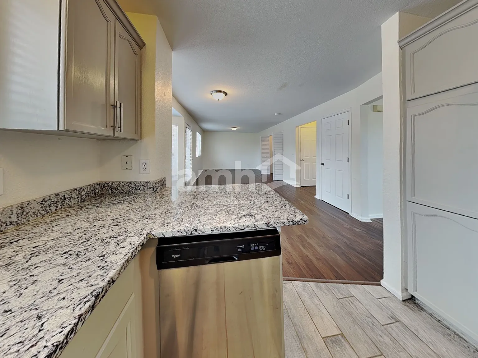 3 bed, 2.5 bath, 1372 sqft, $2,880 — Photo 4
