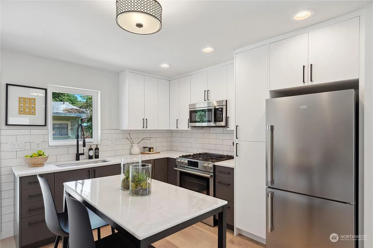 3 bed, 1119 sqft, $3,800 — Photo 2